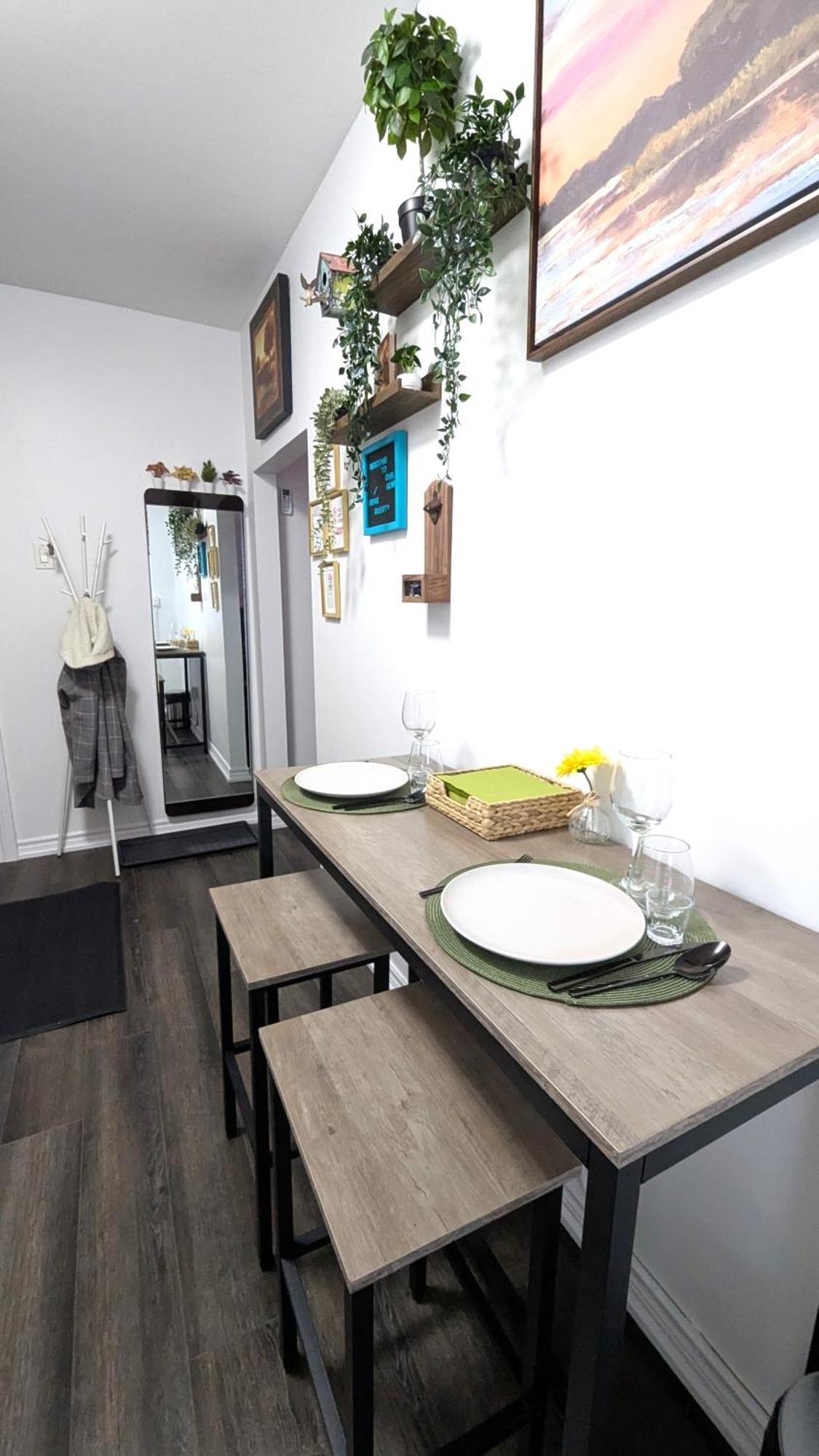 Cozy With Private Kitchen, Private Bathroom Homestay Toronto